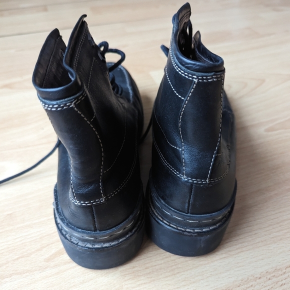 Banana Republic Men's Leather Combat Boot - Picture 3 of 5